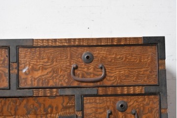 和製アンティーク　昭和初期　玉杢　モダンデザイン　前面にタモ材を使用した木目が美しい帳場箪笥　　(R-090295)