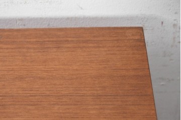 和製ヴィンテージ　チーク材　北欧デザインの小ぶりなキャビネット　(R-090296)