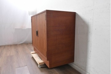和製ヴィンテージ　チーク材　木の温もりを感じる北欧デザインのキャビネット　(R-090297)