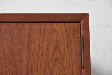 和製ヴィンテージ　チーク材　木の温もりを感じる北欧デザインのキャビネット　(R-090297)