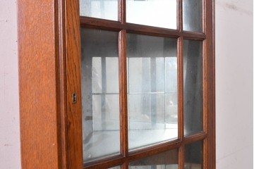 イギリスアンティーク　1940年頃　オーク材　美しい彫刻とガラス扉のコーナーキャビネット　(R-090298)