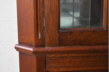 イギリスアンティーク　1940年頃　オーク材　美しい彫刻とガラス扉のコーナーキャビネット　(R-090298)