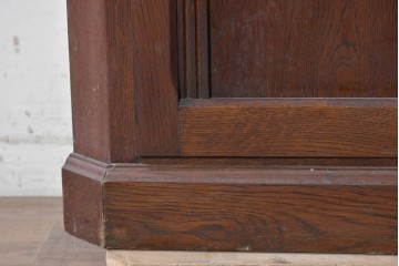 イギリスアンティーク　1940年頃　オーク材　美しい彫刻とガラス扉のコーナーキャビネット　(R-090298)