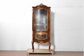中古　イギリス輸入家具　ローズウッドパーケットリーと真鍮飾りが華やかなガラスキャビネット　(R-090303)