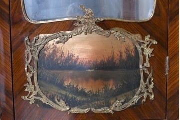 中古　イギリス輸入家具　ローズウッドパーケットリーと真鍮飾りが華やかなガラスキャビネット　(R-090303)