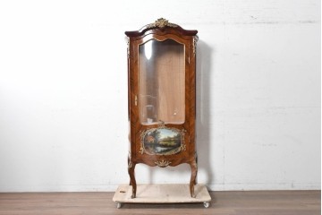 中古　イギリス輸入家具　ローズウッドパーケットリーと真鍮飾りが華やかなガラスキャビネット　(R-090304)