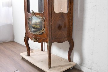 中古　イギリス輸入家具　ローズウッドパーケットリーと真鍮飾りが華やかなガラスキャビネット　(R-090304)