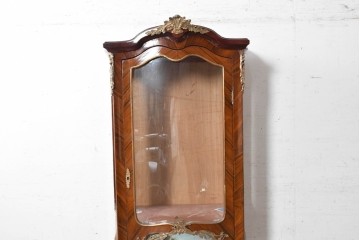 中古　イギリス輸入家具　ローズウッドパーケットリーと真鍮飾りが華やかなガラスキャビネット　(R-090304)
