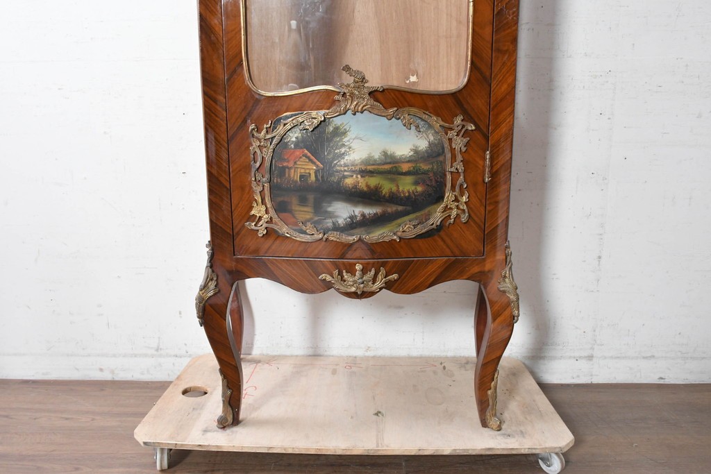 中古　イギリス輸入家具　ローズウッドパーケットリーと真鍮飾りが華やかなガラスキャビネット　(R-090304)