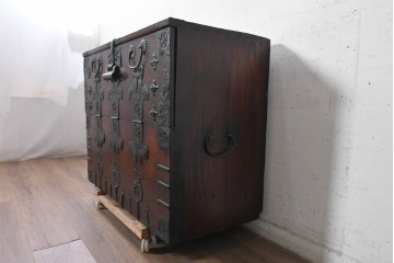 李朝家具　重厚な鉄金具があしらわれたバンダチ　(R-090309)