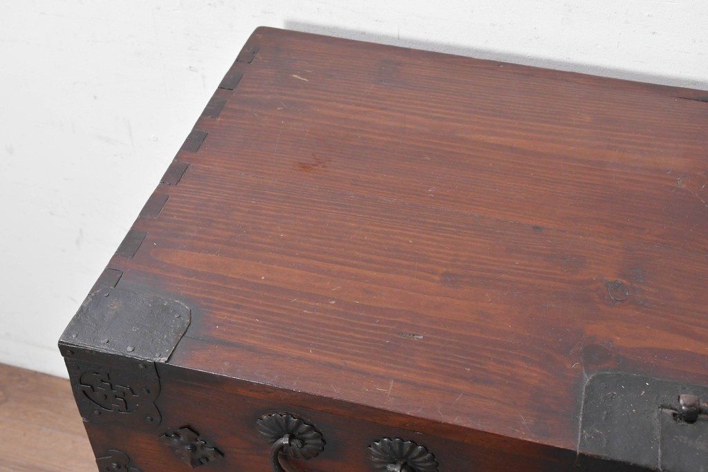 李朝家具　重厚な鉄金具があしらわれたバンダチ　(R-090309)