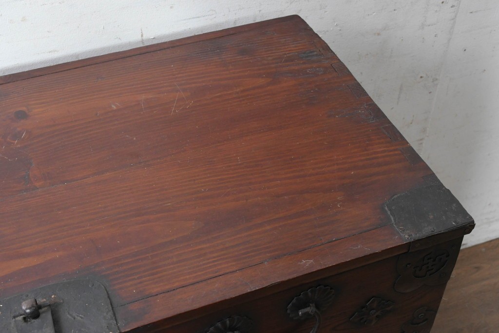 李朝家具　重厚な鉄金具があしらわれたバンダチ　(R-090309)