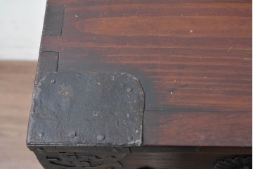 李朝家具　重厚な鉄金具があしらわれたバンダチ　(R-090309)