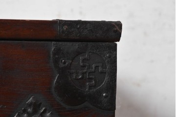 李朝家具　重厚な鉄金具があしらわれたバンダチ　(R-090309)