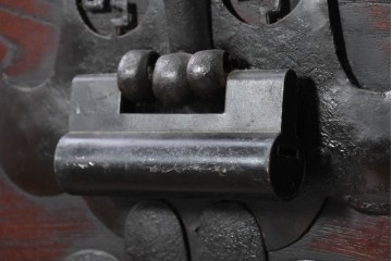 李朝家具　重厚な鉄金具があしらわれたバンダチ　(R-090309)
