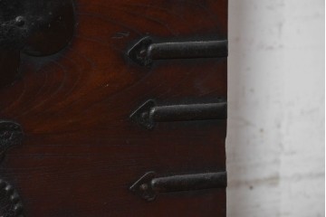 李朝家具　重厚な鉄金具があしらわれたバンダチ　(R-090309)