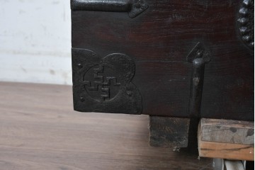李朝家具　重厚な鉄金具があしらわれたバンダチ　(R-090309)