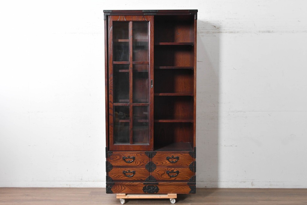 中古　美品　岩谷堂箪笥　力強い木目と飾り金具が目を引くキャビネット　(R-090310)