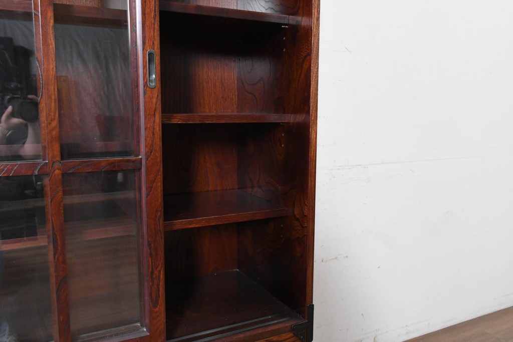 中古　美品　岩谷堂箪笥　力強い木目と飾り金具が目を引くキャビネット　(R-090310)
