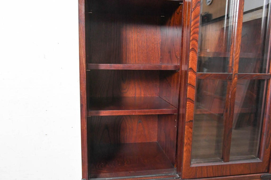 中古　美品　岩谷堂箪笥　力強い木目と飾り金具が目を引くキャビネット　(R-090310)
