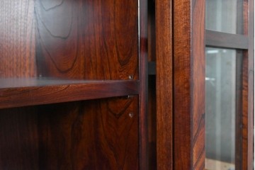 中古　美品　岩谷堂箪笥　力強い木目と飾り金具が目を引くキャビネット　(R-090310)