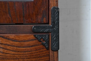中古　美品　岩谷堂箪笥　力強い木目と飾り金具が目を引くキャビネット　(R-090310)