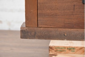 和製アンティーク　新潟産　大きな円形の金具が印象的なローチェスト　(R-090311)