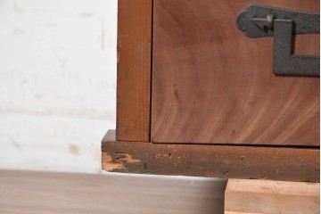 和製アンティーク　新潟産　大きな円形の金具が印象的なローチェスト　(R-090312)