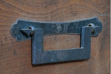 和製アンティーク　新潟産　大きな円形の金具が印象的なローチェスト　(R-090312)