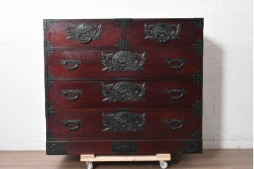 中古　美品　欅産業　仙台民藝箪笥(仙台箪笥)　漆塗り　牡丹金具が上質な雰囲気を醸し出す衣装箪笥　定価約50万円　(R-090313)