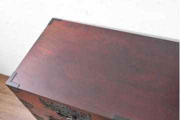 中古　美品　欅産業　仙台民藝箪笥(仙台箪笥)　漆塗り　牡丹金具が上質な雰囲気を醸し出す衣装箪笥　定価約50万円　(R-090313)