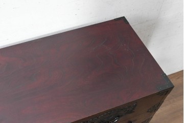 中古　美品　欅産業　仙台民藝箪笥(仙台箪笥)　漆塗り　牡丹金具が上質な雰囲気を醸し出す衣装箪笥　定価約50万円　(R-090313)