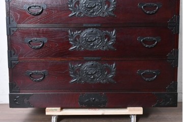 中古　美品　欅産業　仙台民藝箪笥(仙台箪笥)　漆塗り　牡丹金具が上質な雰囲気を醸し出す衣装箪笥　定価約50万円　(R-090313)