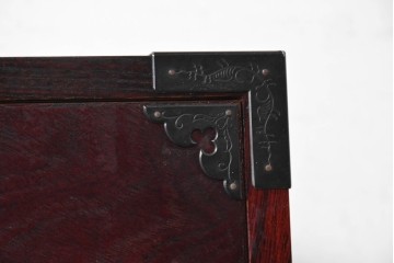 中古　美品　欅産業　仙台民藝箪笥(仙台箪笥)　漆塗り　牡丹金具が上質な雰囲気を醸し出す衣装箪笥　定価約50万円　(R-090313)