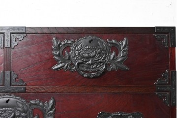 中古　美品　欅産業　仙台民藝箪笥(仙台箪笥)　漆塗り　牡丹金具が上質な雰囲気を醸し出す衣装箪笥　定価約50万円　(R-090313)