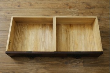 中古　美品　欅産業　仙台民藝箪笥(仙台箪笥)　漆塗り　牡丹金具が上質な雰囲気を醸し出す衣装箪笥　定価約50万円　(R-090313)
