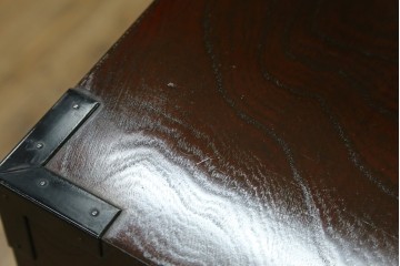 中古　美品　欅産業　仙台民藝箪笥(仙台箪笥)　漆塗り　牡丹金具が上質な雰囲気を醸し出す衣装箪笥　定価約50万円　(R-090313)