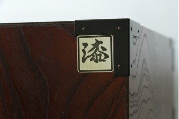 中古　美品　欅産業　仙台民藝箪笥(仙台箪笥)　漆塗り　牡丹金具が上質な雰囲気を醸し出す衣装箪笥　定価約50万円　(R-090313)
