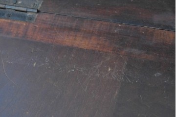中古　美品　軽井沢彫り　繊細な桜の彫刻が美しいライティングビューロー　(R-090315)