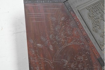 中古　美品　軽井沢彫り　繊細な桜の彫刻が美しいライティングビューロー　(R-090315)