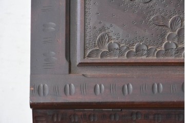 中古　美品　軽井沢彫り　繊細な桜の彫刻が美しいライティングビューロー　(R-090315)