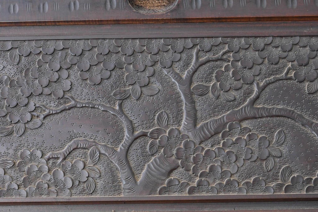 中古　美品　軽井沢彫り　繊細な桜の彫刻が美しいライティングビューロー　(R-090315)