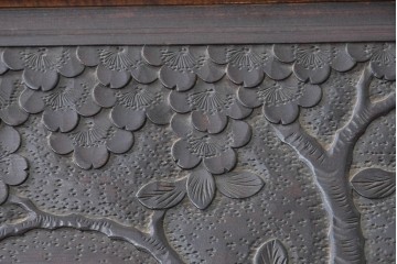 中古　美品　軽井沢彫り　繊細な桜の彫刻が美しいライティングビューロー　(R-090315)
