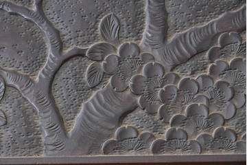 中古　美品　軽井沢彫り　繊細な桜の彫刻が美しいライティングビューロー　(R-090315)