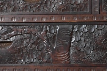 中古　美品　軽井沢彫り　繊細な桜の彫刻が美しいライティングビューロー　(R-090315)