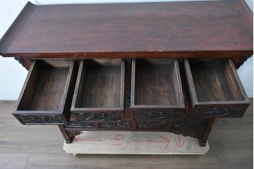 中国ヴィンテージ　中国伝統の清朝デザイン　繊細な彫刻意匠が美しい小ぶりなキャビネット　(R-090316)