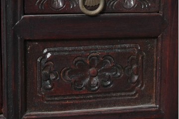 中国ヴィンテージ　中国伝統の清朝デザイン　アンティーク調　繊細な透かし彫りが優美なローボード　(R-090319)