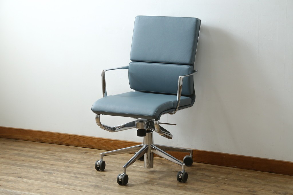中古　超美品!!　使用感ほぼなし　Cassina ixc.(カッシーナ・イクスシー)　Alias(アリアス)　Alberto Meda(アルベルト・メダ)デザイン　本革(レザー)　快適な座り心地を両立したキャスタースウィベルアームチェア　定価約72万円　(R-090323)