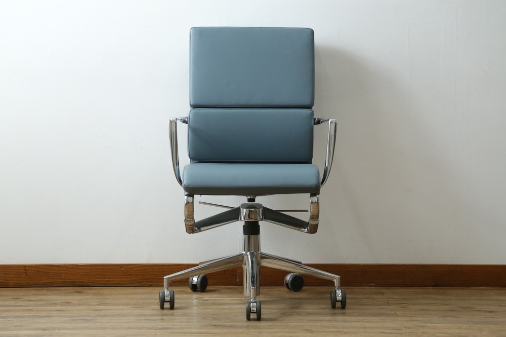 中古　超美品!!　使用感ほぼなし　Cassina ixc.(カッシーナ・イクスシー)　Alias(アリアス)　Alberto Meda(アルベルト・メダ)デザイン　本革(レザー)　快適な座り心地を両立したキャスタースウィベルアームチェア　定価約72万円　(R-090323)