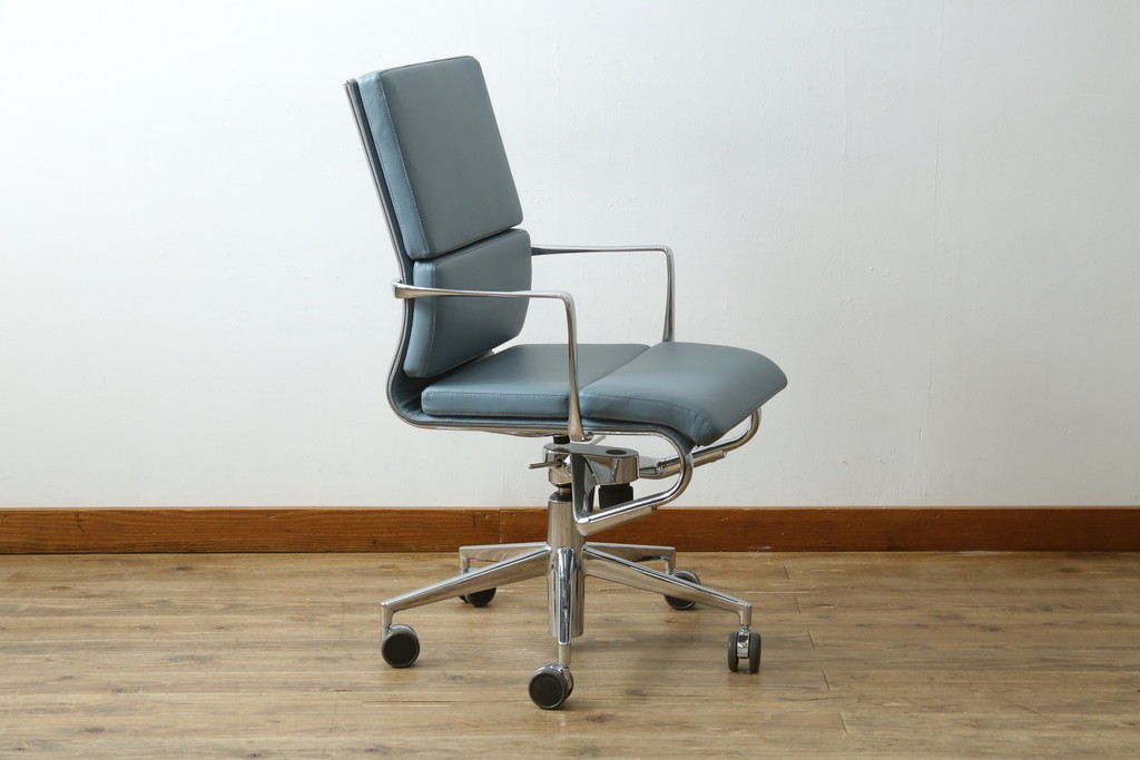 中古　超美品!!　使用感ほぼなし　Cassina ixc.(カッシーナ・イクスシー)　Alias(アリアス)　Alberto Meda(アルベルト・メダ)デザイン　本革(レザー)　快適な座り心地を両立したキャスタースウィベルアームチェア　定価約72万円　(R-090323)